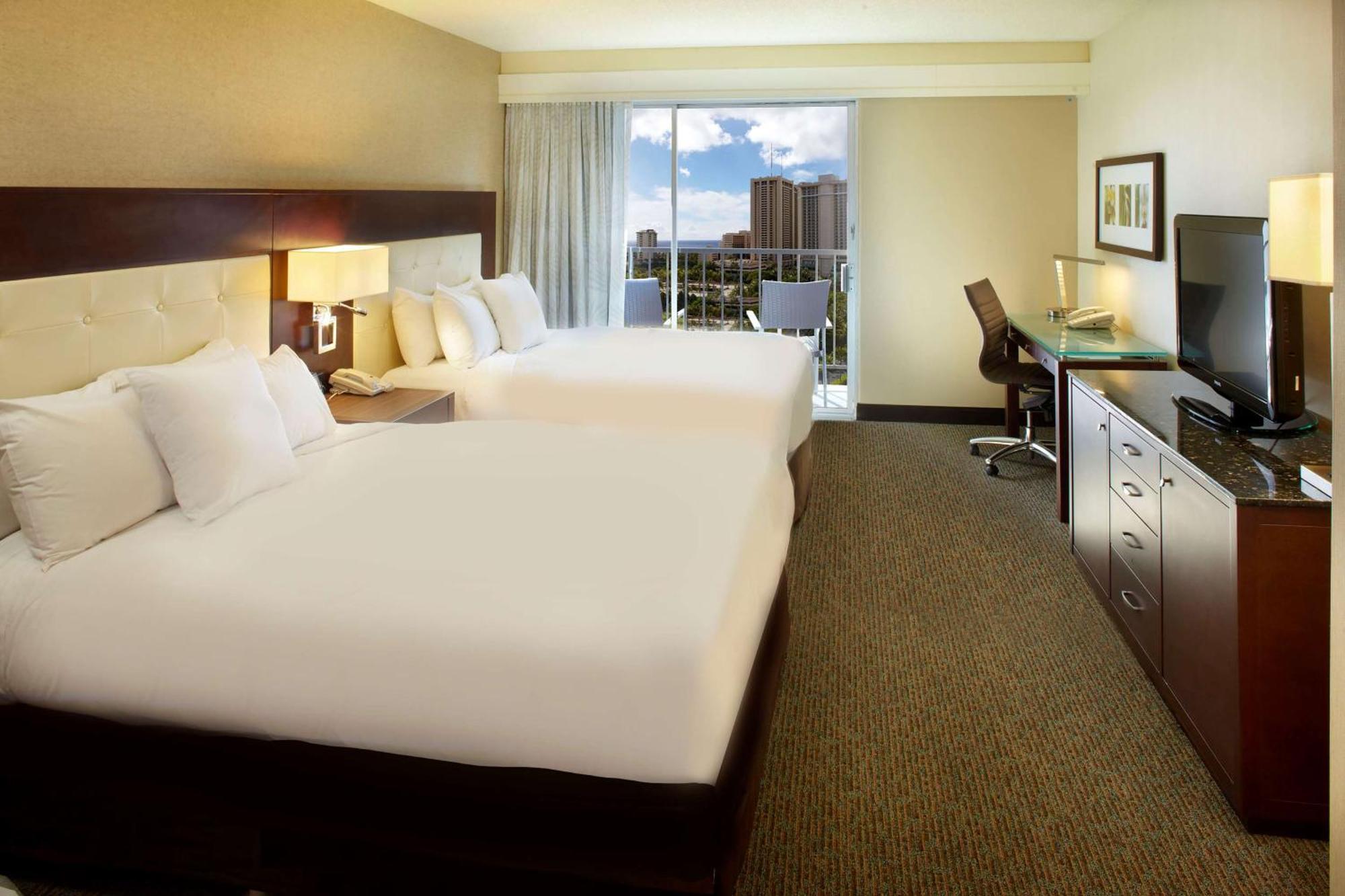 Doubletree By Hilton Alana - Waikiki Beach Honolulu Exterior photo