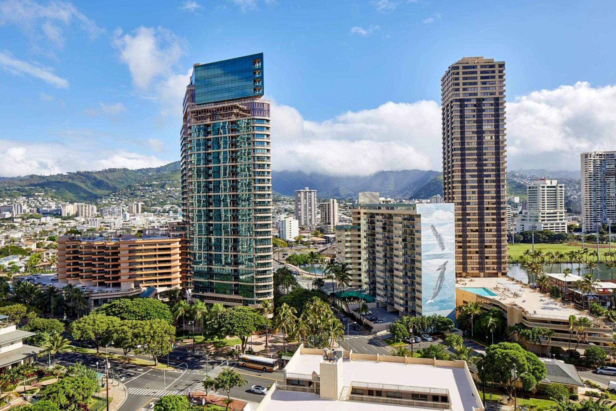 Doubletree By Hilton Alana - Waikiki Beach Honolulu Exterior photo